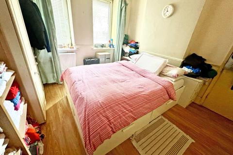 2 bedroom flat for sale - Valerian Way,  London, E15