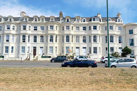 1 bedroom flat for sale, South Terrace, Littlehampton, West Sussex, BN17