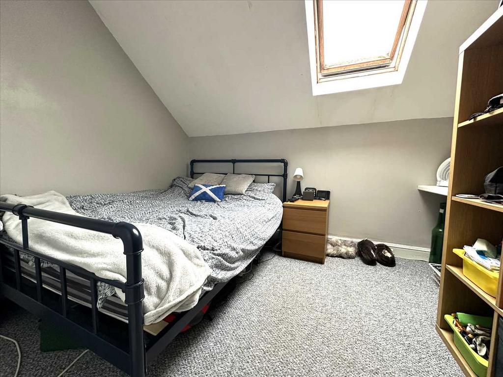 Bedroom (rear)