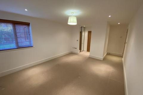 2 bedroom apartment to rent, Cable House Court, Woking GU21