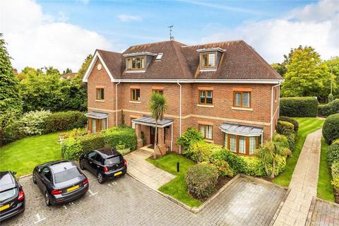 2 bedroom apartment to rent, Cable House Court, Woking GU21