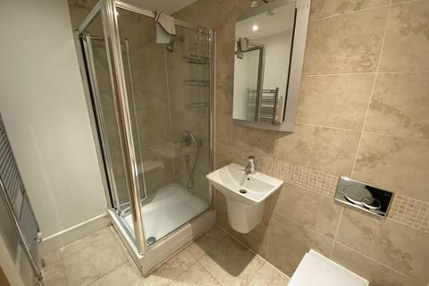 2 bedroom apartment to rent, Cable House Court, Woking GU21