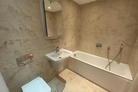 2 bedroom apartment to rent, Cable House Court, Woking GU21