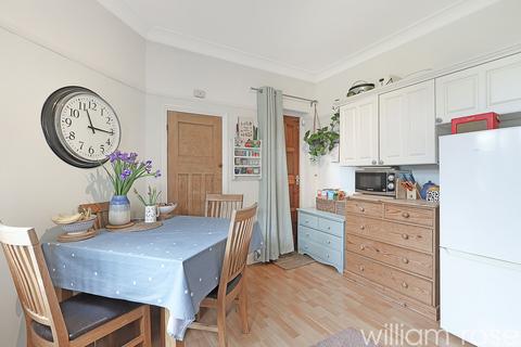 1 bedroom ground floor flat for sale, Falmouth Avenue, London E4