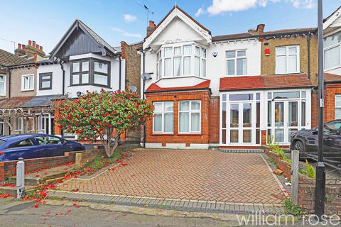4 bedroom semi-detached house for sale, Chingford Avenue, London E4