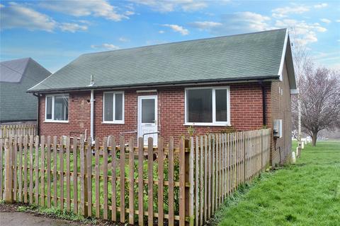 2 bedroom bungalow to rent, Carrington Bridge, Worcester WR5