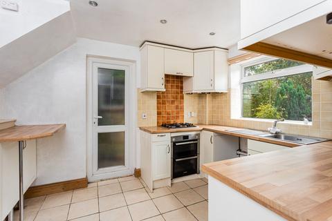 12 Avon Walk, Crawley, RH11 8DW
