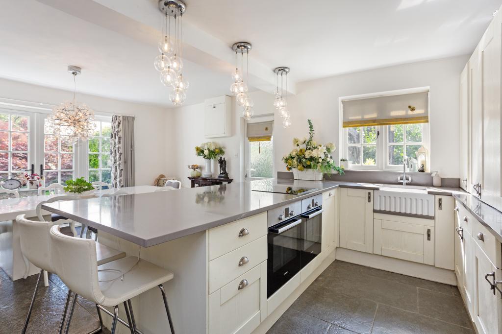 A KITCHEN 1.jpg