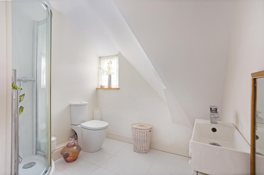 A bedroom 2 en suite