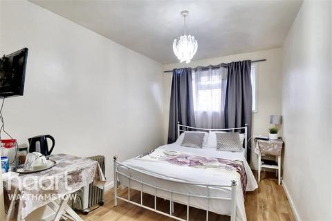 1 bedroom in a flat share to rent - Crosbie House, Walthamstow