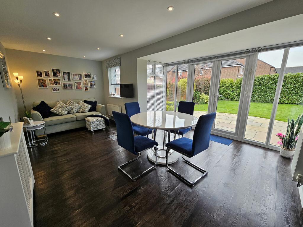 Dining/Snug Area