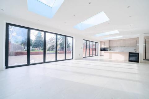 9 Birkdale Road, London, W5 1JZ