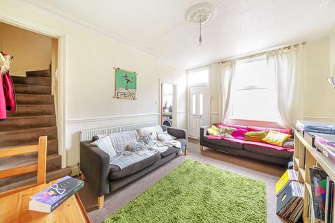 2 bedroom terraced house for sale - Bankfield Terrace, Burley, Leeds, LS4