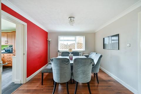 6 Gilman Crescent, Windsor, SL4 4YN