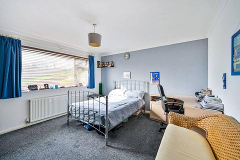 6 Gilman Crescent, Windsor, SL4 4YN