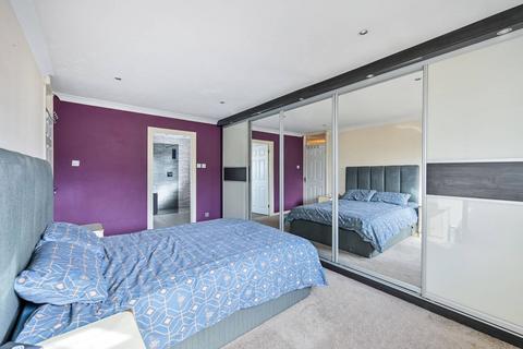 6 Gilman Crescent, Windsor, SL4 4YN