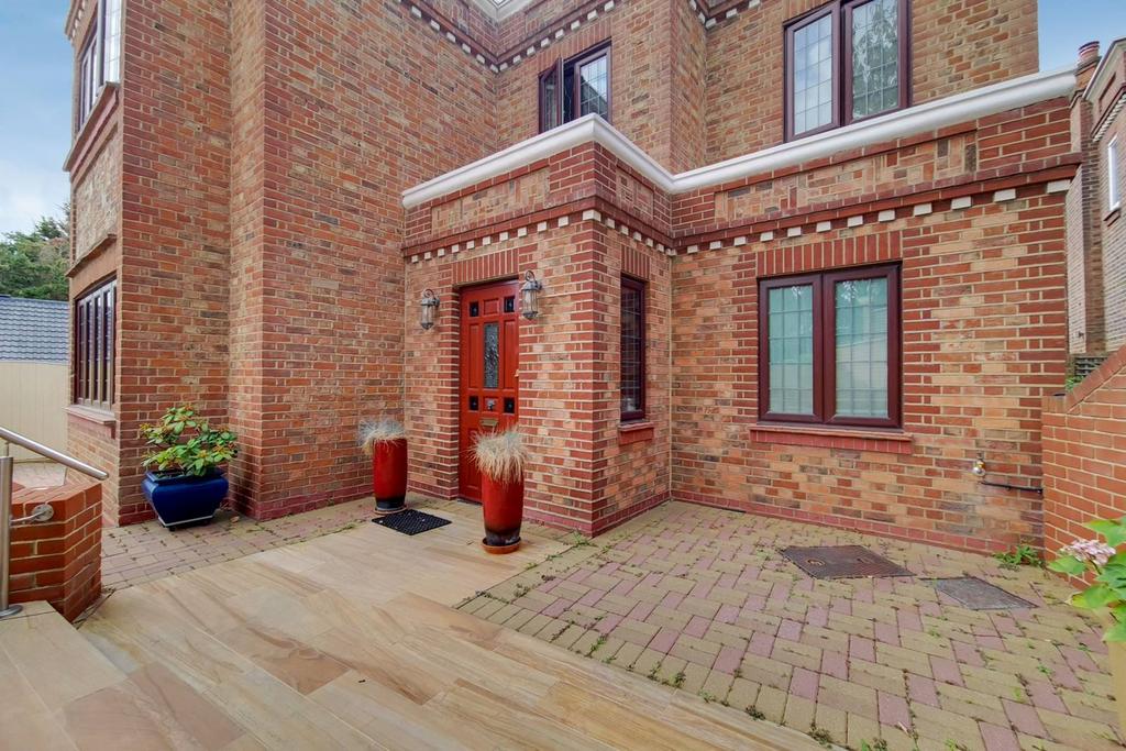 Hillbrow Road, Bromley, BR1 4 bed detached house for sale £1,000,000