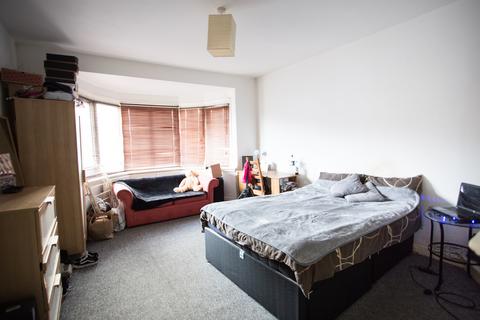 2 bedroom flat to rent, Fountain Road, Birmingham B17