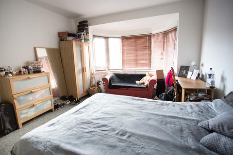 2 bedroom flat to rent, Fountain Road, Birmingham B17