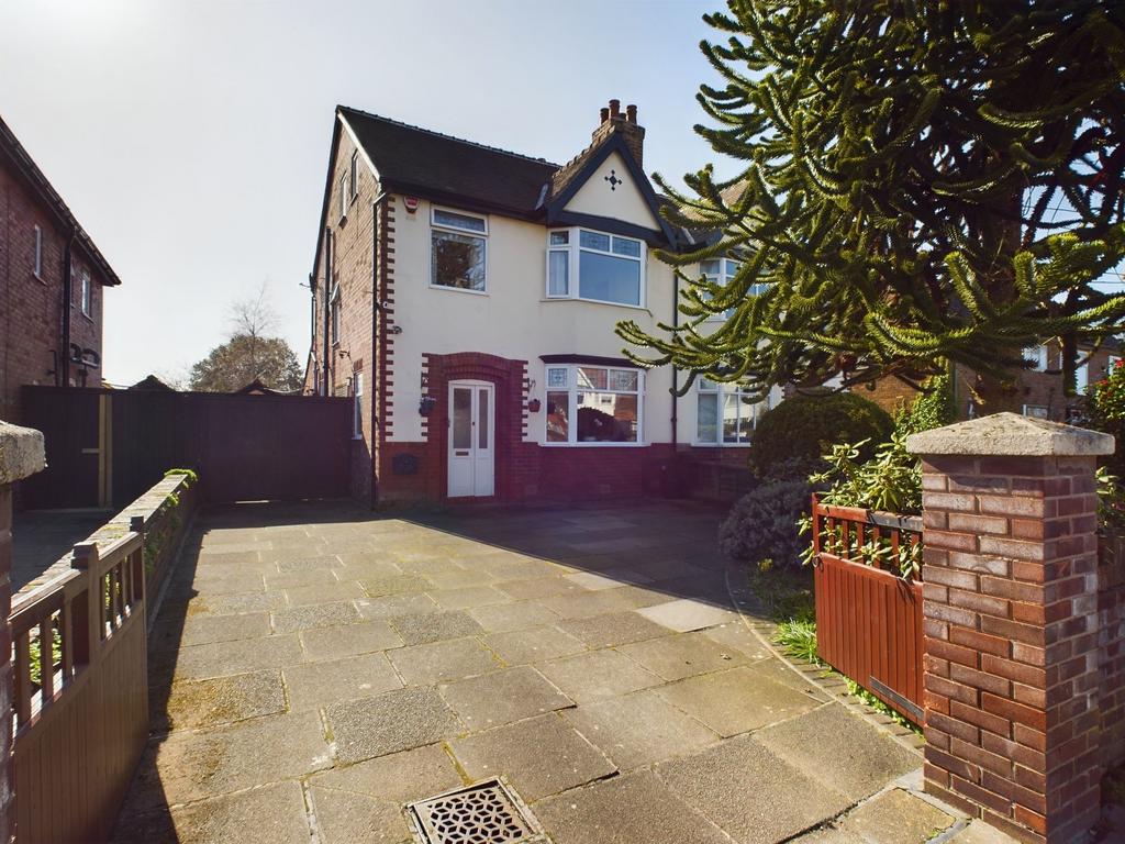 Radnor Drive, Southport PR9 4 bed semidetached house for sale £315,000