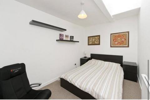 3 bedroom flat to rent - London SW5