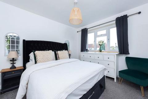 5 Chobham Road, Frimley, Camberley, GU16 8PG