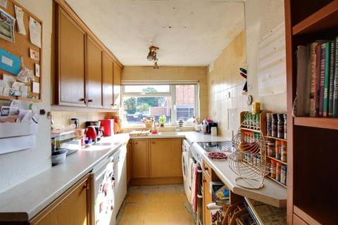 16 Cedar Avenue, Blackwater, Camberley, GU17 0JF
