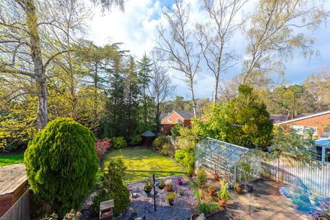 29 Edgemoor Road, Frimley, Camberley, GU16 9QG