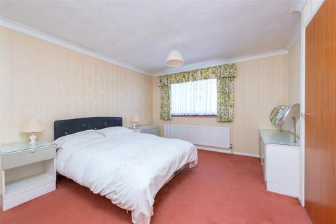 29 Edgemoor Road, Frimley, Camberley, GU16 9QG