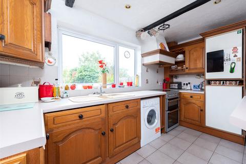 33 Lambert Crescent, Blackwater, Camberley, GU17 0PW