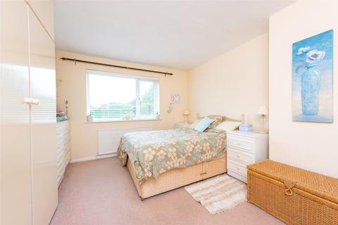 33 Lambert Crescent, Blackwater, Camberley, GU17 0PW