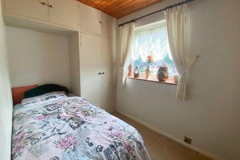 33 Lambert Crescent, Blackwater, Camberley, GU17 0PW