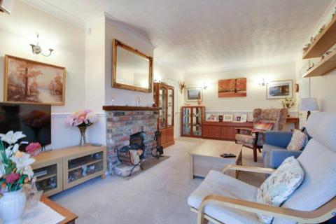 7 Edgemoor Road, Frimley, Camberley, GU16 9QG