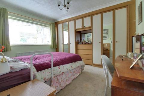 7 Edgemoor Road, Frimley, Camberley, GU16 9QG