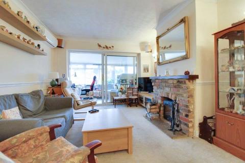 7 Edgemoor Road, Frimley, Camberley, GU16 9QG