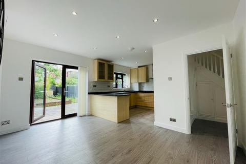 5 bedroom terraced house to rent, Trevelyan Road, London SW17