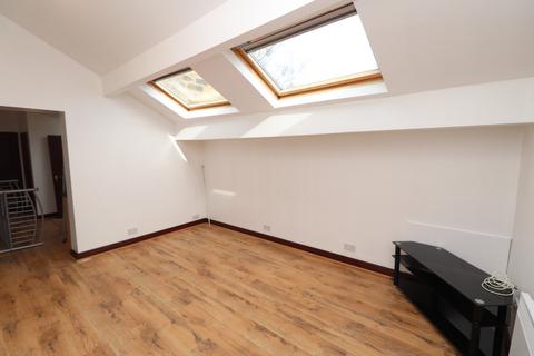 2 bedroom flat to rent, 4-6 Robin Lane, Pudsey, West Yorkshire, LS28