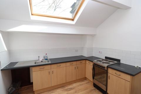 2 bedroom flat to rent, 4-6 Robin Lane, Pudsey, West Yorkshire, LS28