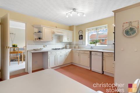 2 Thompsons Close, Cheshunt, Waltham Cross, EN7 5RF