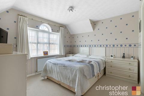 2 Thompsons Close, Cheshunt, Waltham Cross, EN7 5RF