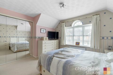 2 Thompsons Close, Cheshunt, Waltham Cross, EN7 5RF