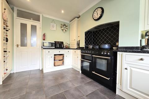 4 bedroom detached house for sale - The Spinneys, Eastwood, Leigh-on-Sea