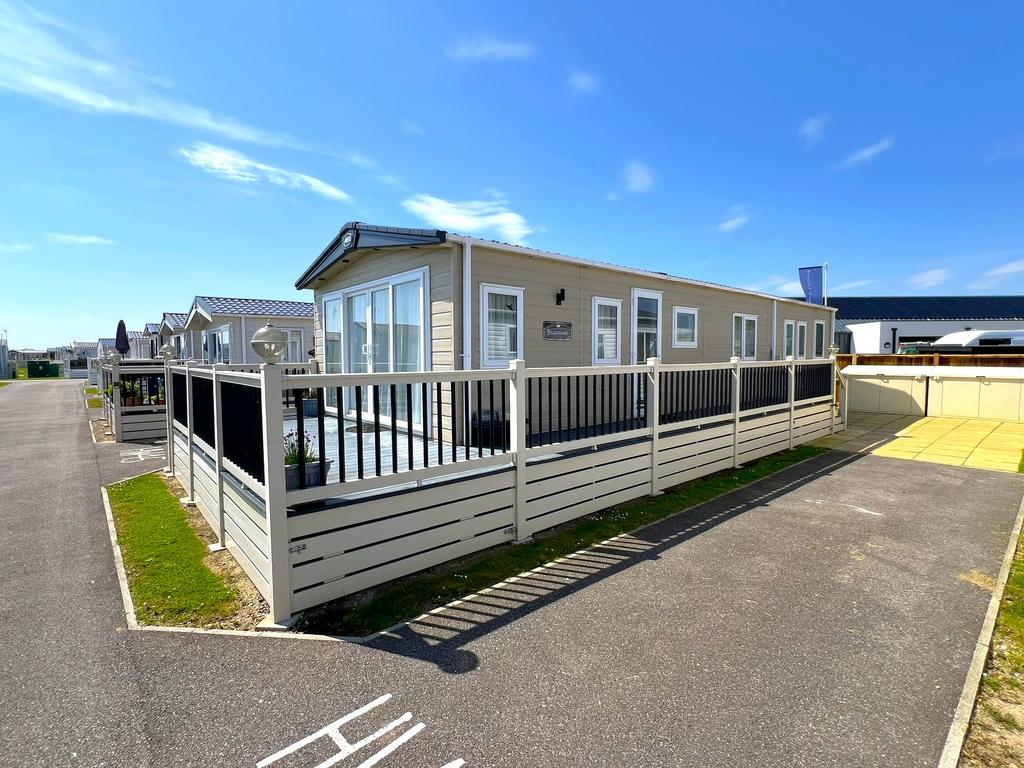 Rye Harbour Road, Rye Harbour TN31 2 bed holiday park home for sale £115,000