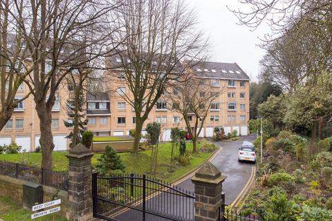 2 bedroom flat for sale - West Court, Roundhay LS8