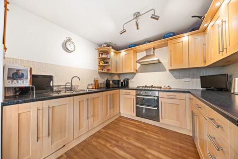 2 bedroom flat for sale, West Court, Roundhay LS8