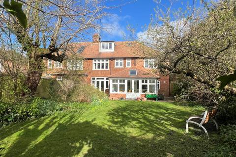 4 bedroom semi-detached house for sale, Chiltern Road, Wendover
