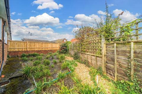 2 bedroom bungalow for sale, Kent Crescent, Pudsey, West Yorkshire, LS28