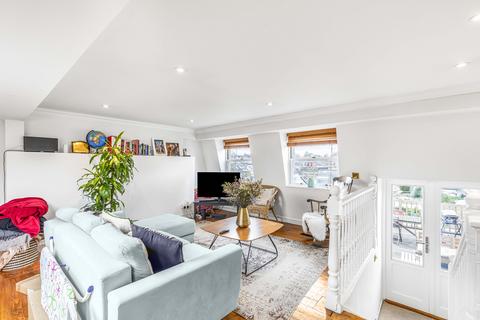 2 bedroom flat for sale, Northcote Road, SW11