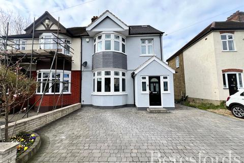 4 bedroom semi-detached house for sale, Grey Towers Avenue, Hornchurch, RM11