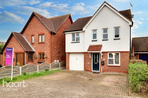 4 bedroom detached house for sale - Oxborrow Close, Frinton-On-Sea